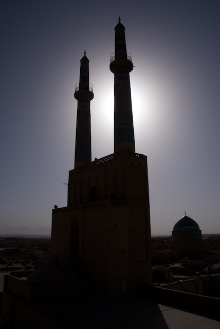 Die Minarette der Jameh Moschee in Yazd im Morgenlicht